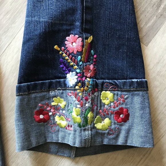 Harold's 99% Cotton 1% Spandex Cropped Jeans with Floral Embroidery Sz 10 - Picture 2 of 6